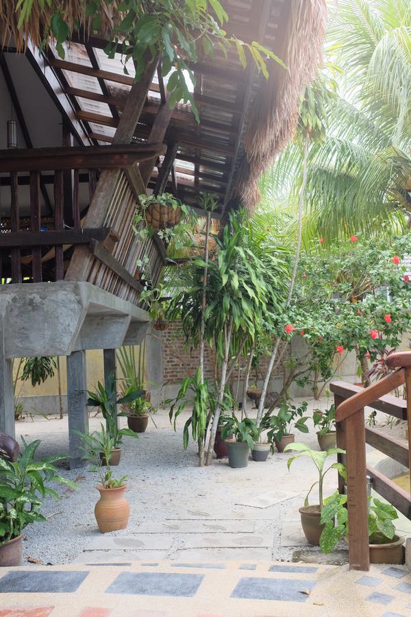 Panji Panji Tropical Wooden Home Pantai Cenang  Extérieur photo